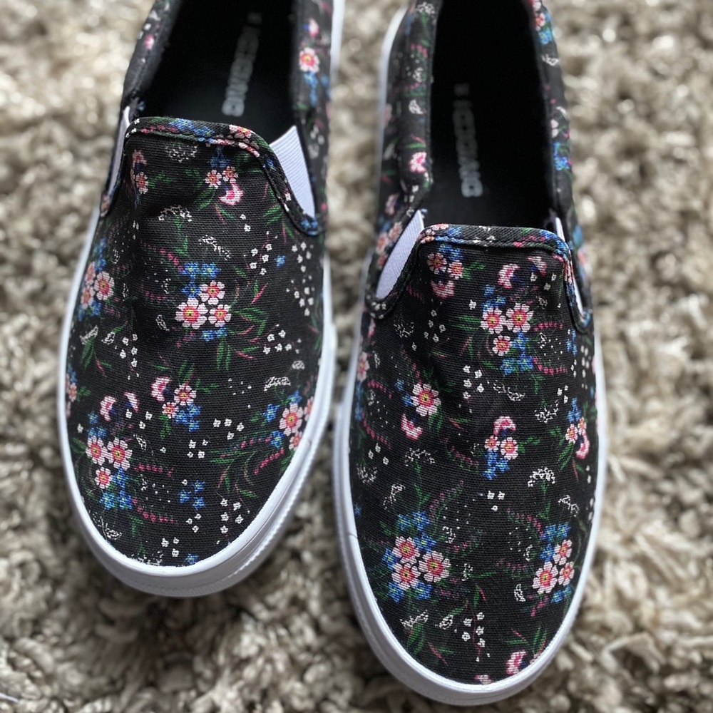 Floral sneakers never worn!